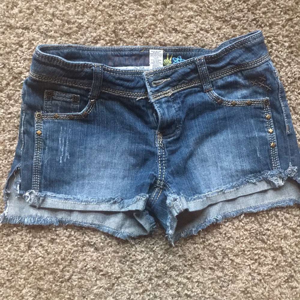 Hi-low mudd shorts